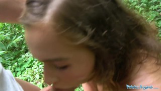 Stacy Cruz ciągnie fiuta w plenerze