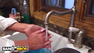 BANGBROS – Kompilacja macoch z udziałem Nikki Benz, Kendry Lust, Natalii Starr i nie tylko