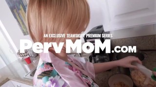 Malutka dziwka Chloe Temple zostaje przyłapana na sprzedawaniu nagich zdjęć i jest ostro bzykana