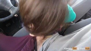 Obciąganie na parkingu samochodowym