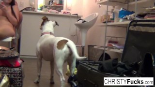 Trzy seksowne gwiazdy porno bawią się swoimi cipkami