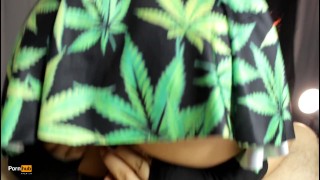 Cannabis Ivy przyłapana na paleniu i kradnie szybki numerek