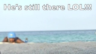 Lubię patrzeć, jak ekshibicjonistyczna żona, pani Kiss, drażni się z kutasami Public Nude Beach Voyeur, aż dojdą!