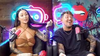 LILY PHILLIPS PIEPRZY MAŁĄ OSOBĘ NA ŻYWO W PODCAŚCIE Z WILLOW HARPER NA ŻYWO